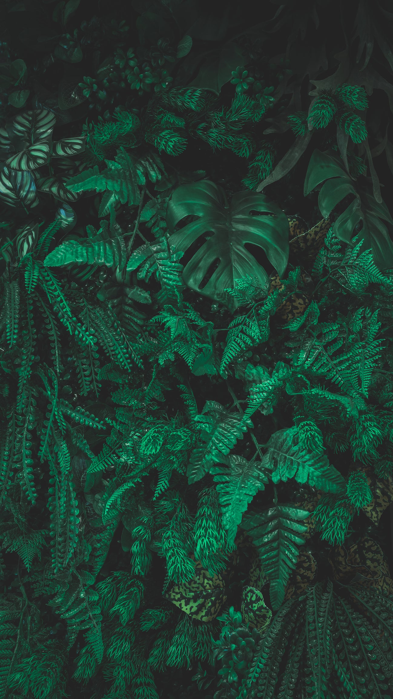 Standard Size Single Shower Panel with Dark Green Leaves